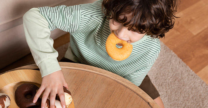 Detská obezita má viacero príčin. Jednou z nich môže byť aj nedostatok spánku