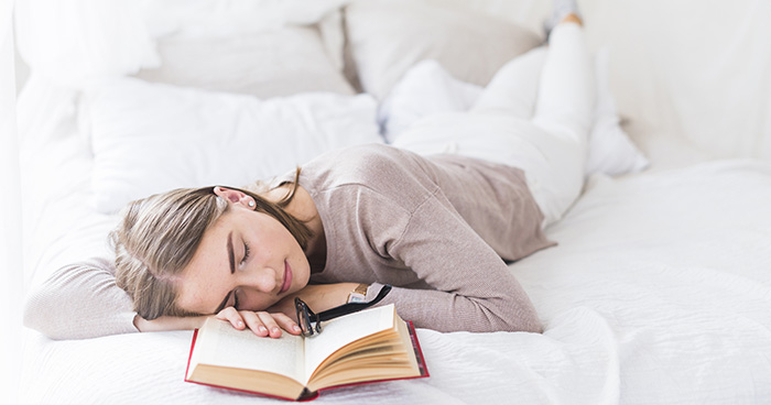Vedeli ste, že najhoršia poloha pri spánku je na bruchu?